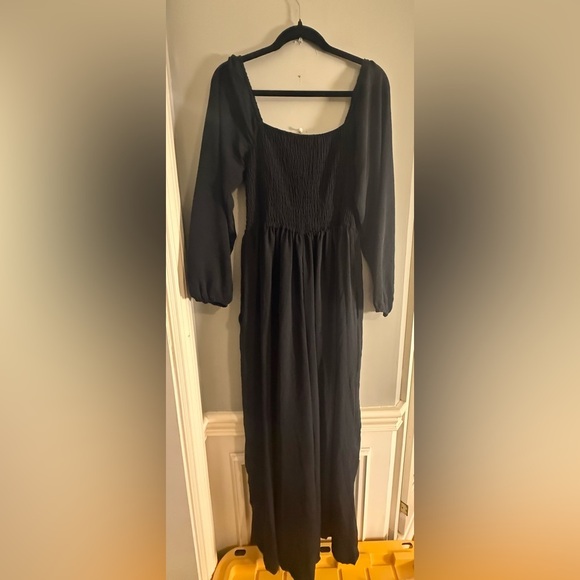 ✨ Liam & Co. Black Smocked Jumpsuit ✨
Size: Medium - Picture 7 of 8